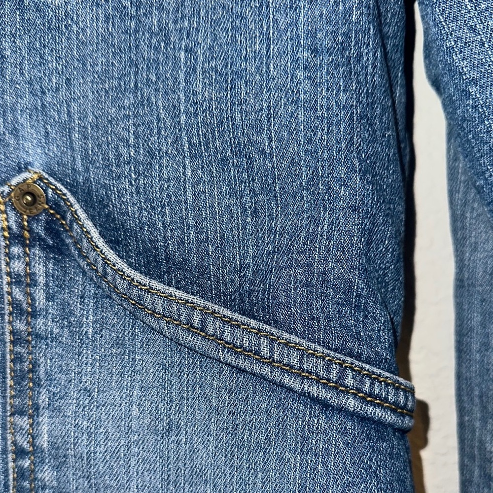 GAP Denim Jacket with Floral Embroidery and Fleece Collar - Picture 5 of 8